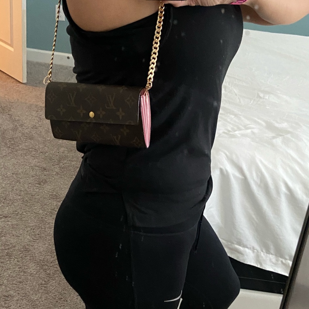 💕⚜️Louis Vuitton Rose Ballerine Wallet 💕 Shoulder or Crossbody wear